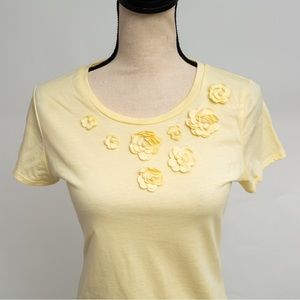 Butter yellow feminine t-shirt with floral appliqués around neckline Merona S